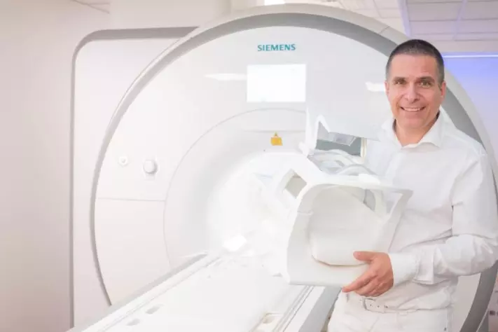 MRI 1.5 T - modern MRI Siemens 1.5 T AversMed AVERSMED IS AN MRI AND CT DIAGNOSTIC CENTER